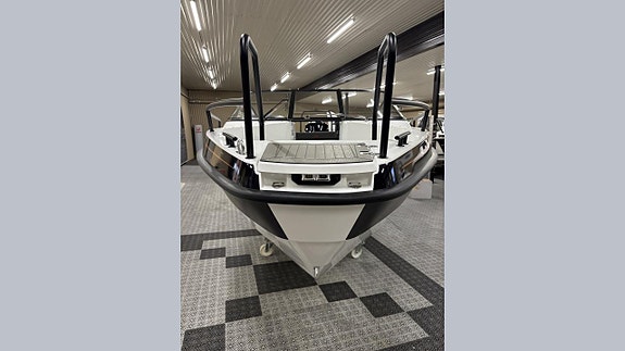 AMT 210BR VMAX-Edition med Yamaha 200HK Vmax 7 of 10