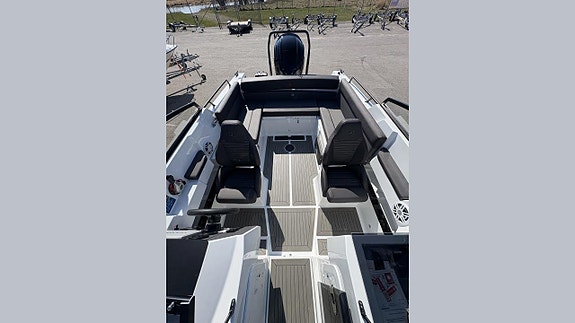 AMT 210BR VMAX-Edition med Yamaha 200HK Vmax 5 of 10