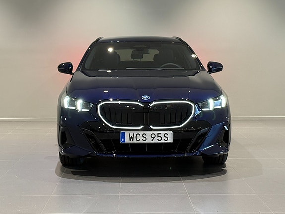 BMW 530e 2 of 5