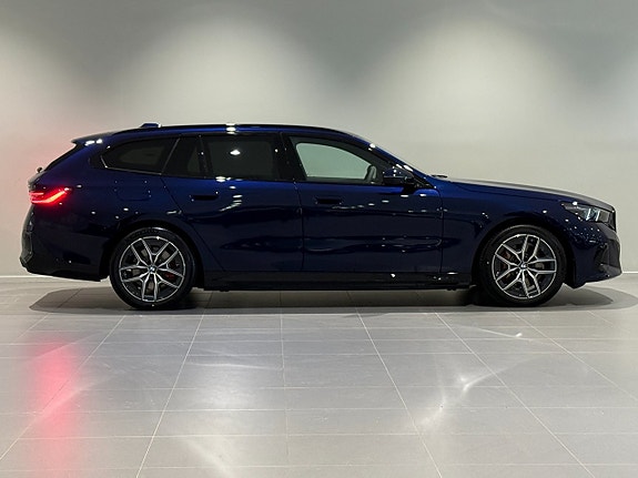 BMW 530e 3 of 5