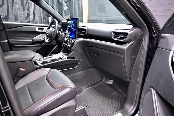 Ford Explorer 14 of 30
