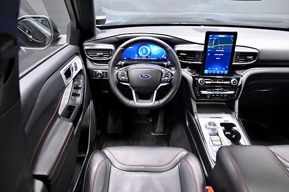 Ford Explorer 19 of 30