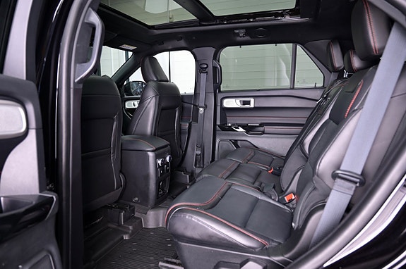 Ford Explorer 12 of 30