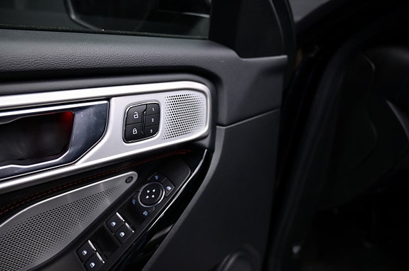 Ford Explorer 22 of 30