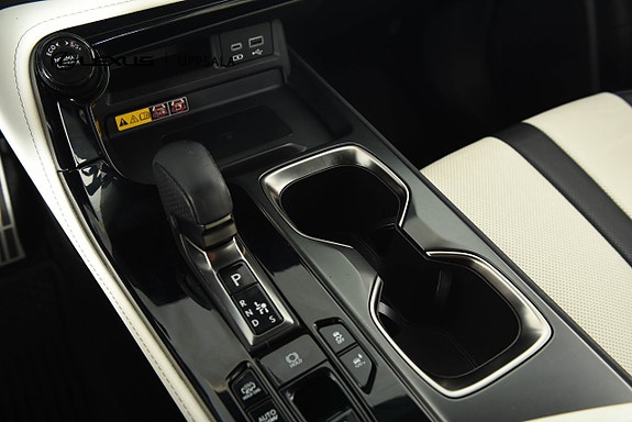 Lexus NX450h+ 13 of 19