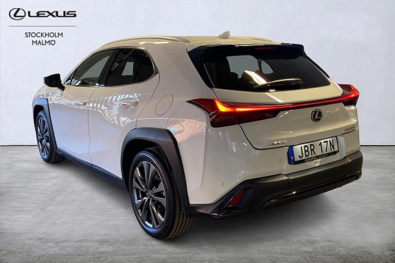 Lexus UX250h 2 of 5