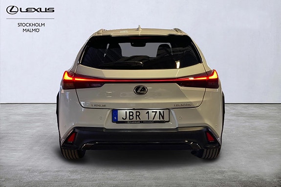 Lexus UX250h 4 of 5