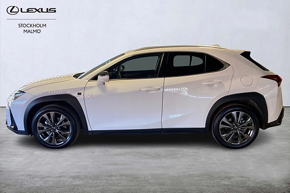 Lexus UX250h 3 of 5