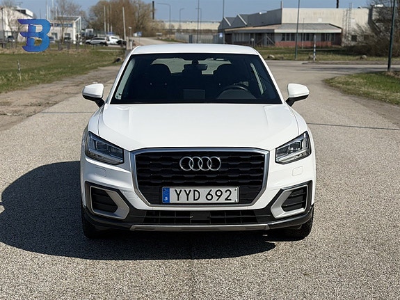 Audi Q2 2 of 5