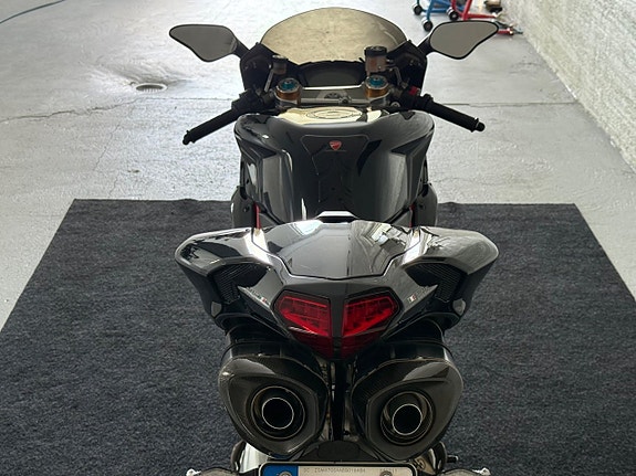 Ducati 1098 S ”Signerad av Zlatan Ibrahimovic varit ägd av han” 7 of 21