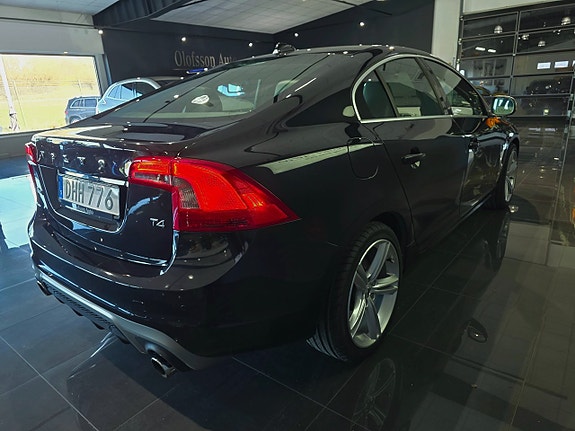 Volvo S60 7 of 12