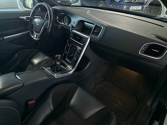 Volvo S60 4 of 5