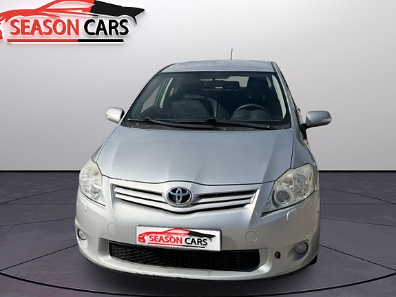 Toyota Auris 5 of 9