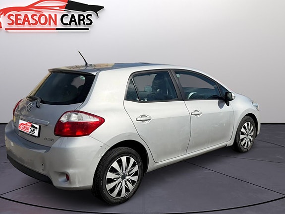 Toyota Auris 3 of 9