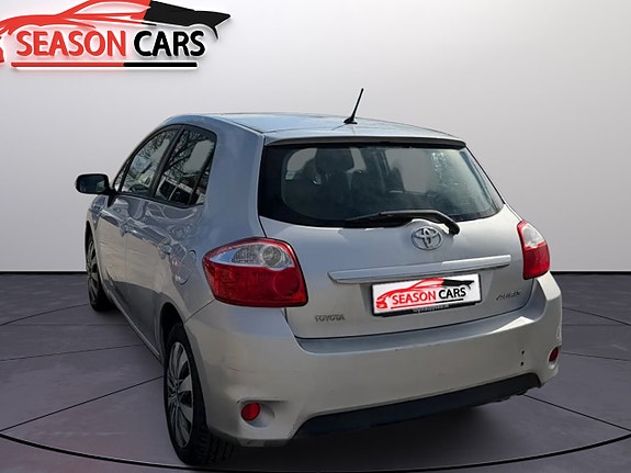 Toyota Auris 2 of 9