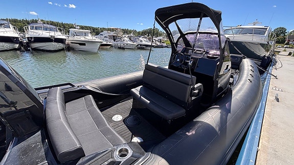 BRIG Eagle 8 Evinrude G2 300 hk- 2020 7 of 11