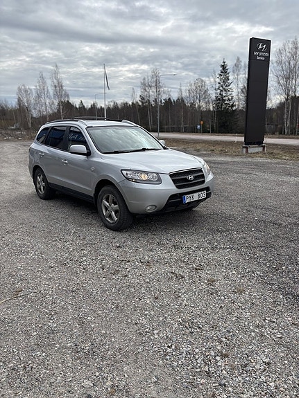 Hyundai Santa Fe 2 of 4
