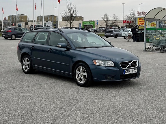 Volvo V50 2 of 8