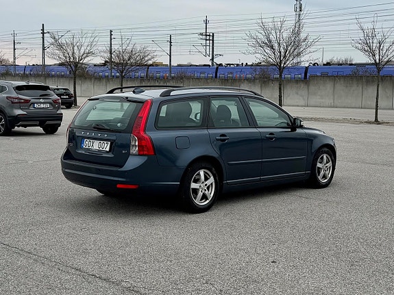 Volvo V50 3 of 8
