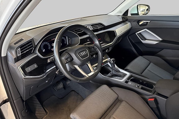 Audi Q3 7 of 17