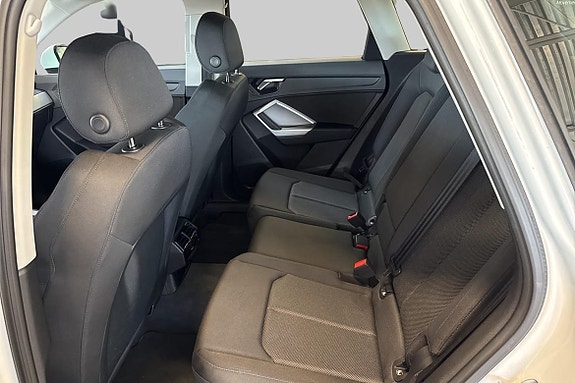 Audi Q3 9 of 17