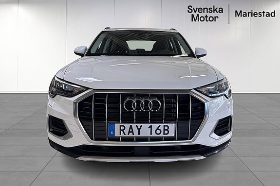 Audi Q3 2 of 5