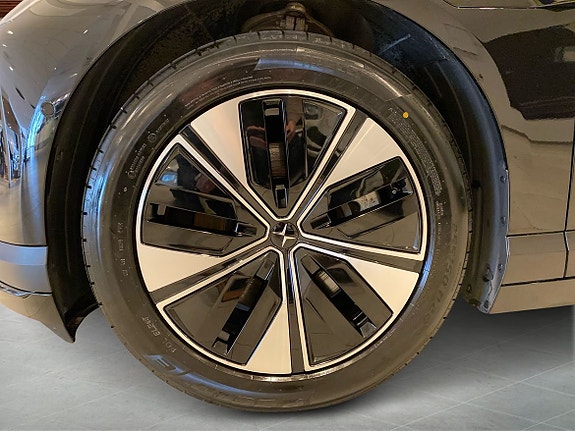 Polestar 4 9 of 15