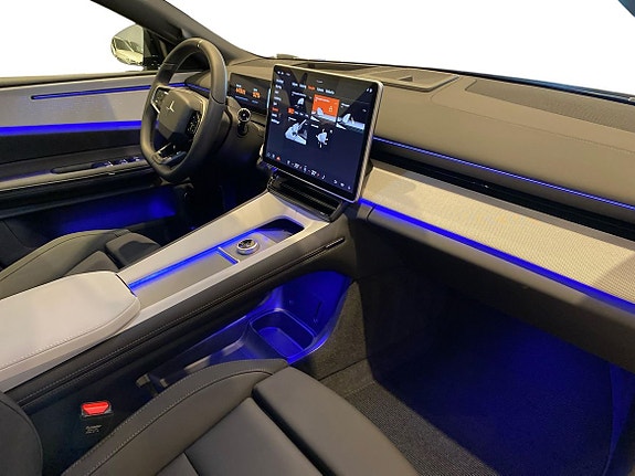 Polestar 4 4 of 15
