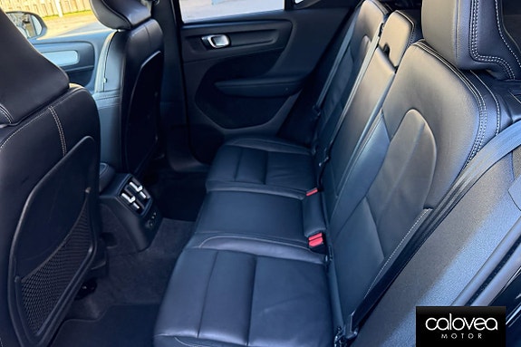 Volvo XC40 12 of 15