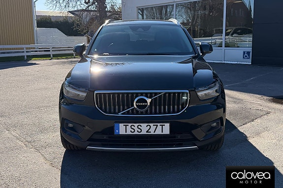 Volvo XC40 3 of 5