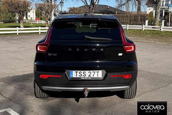 Volvo XC40 4 of 5