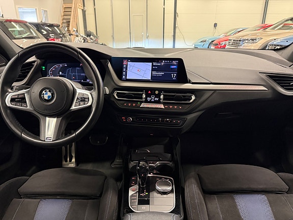 BMW 118i 16 of 25