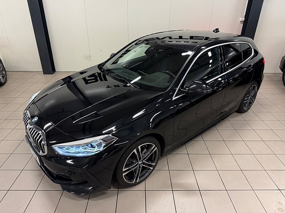 BMW 118i 2 of 5