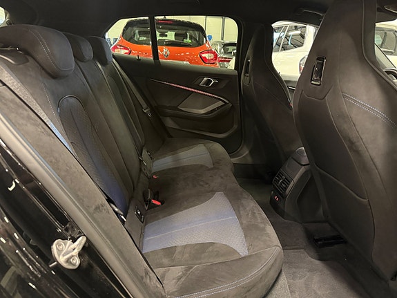 BMW 118i 18 of 25
