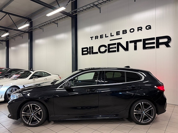 BMW 118i 3 of 5