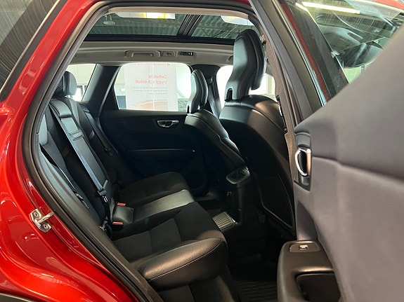 Volvo XC60 16 of 25