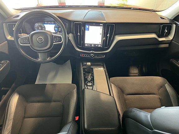 Volvo XC60 12 of 25