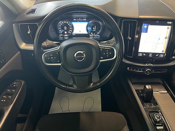 Volvo XC60 13 of 25