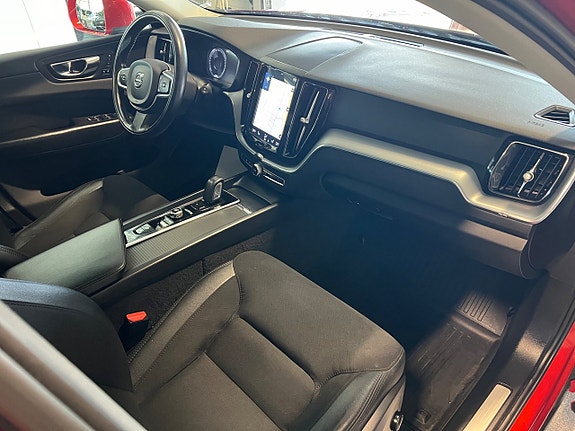 Volvo XC60 11 of 25