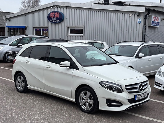 Mercedes-Benz B180 d 2 of 5