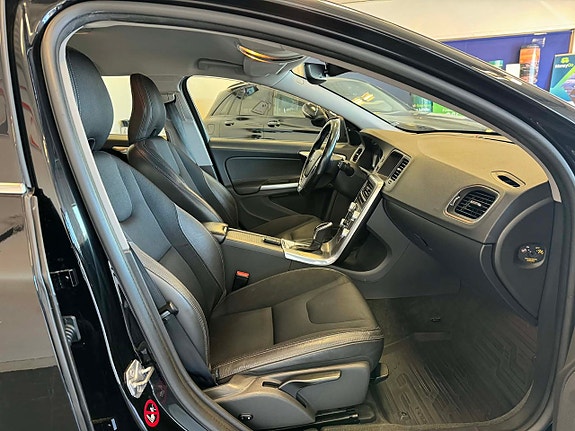 Volvo V60 10 of 28