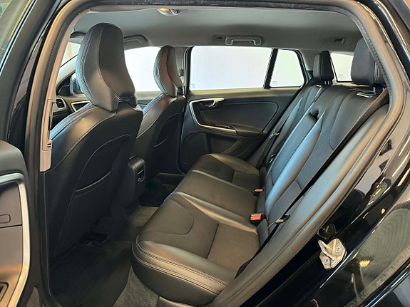 Volvo V60 11 of 28