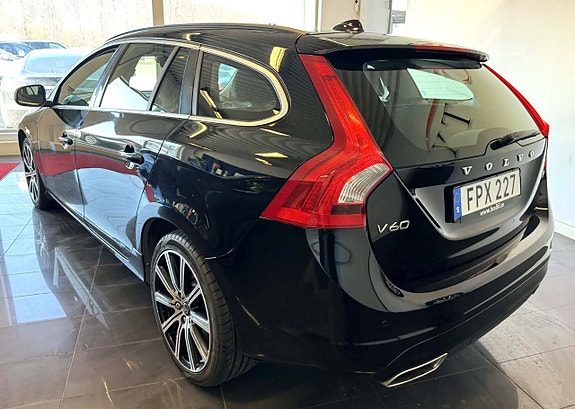 Volvo V60 4 of 28