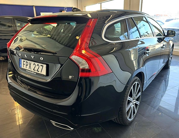 Volvo V60 3 of 28