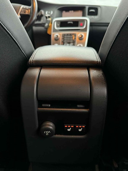 Volvo V60 25 of 28