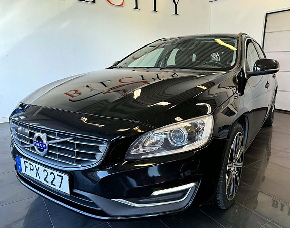 Volvo V60 2 of 28