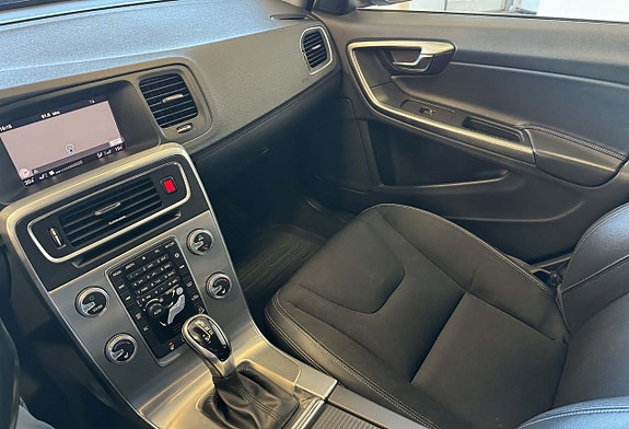 Volvo V60 14 of 28