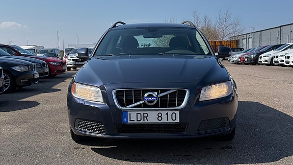 Volvo V70 2 of 30