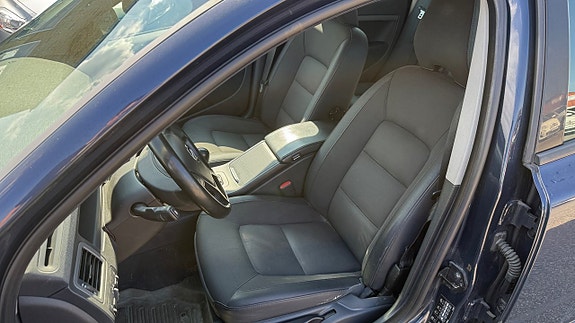Volvo V70 9 of 30