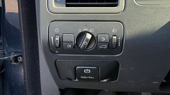 Volvo V70 12 of 30